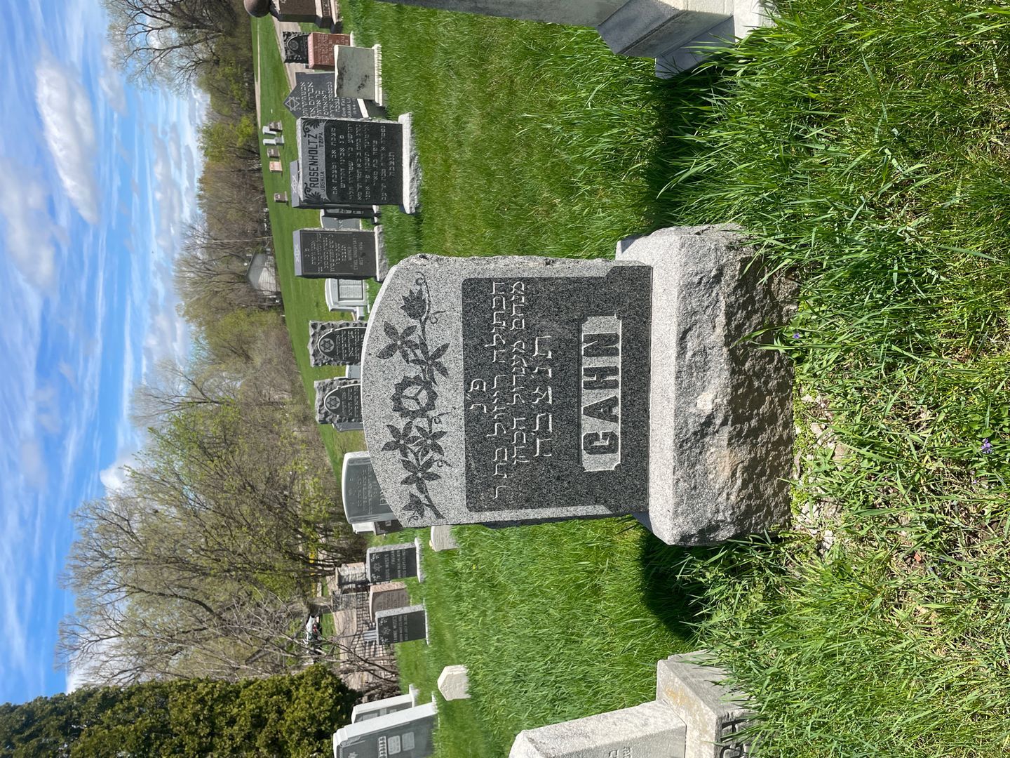 Rose Cahn's grave. Photo 1