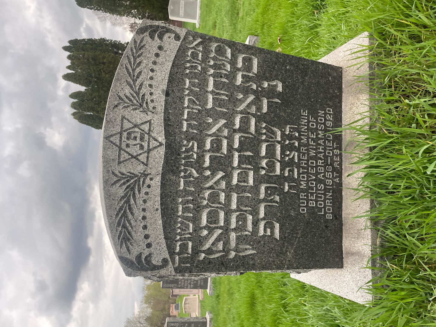 Minnie Abrahamson's grave. Photo 1