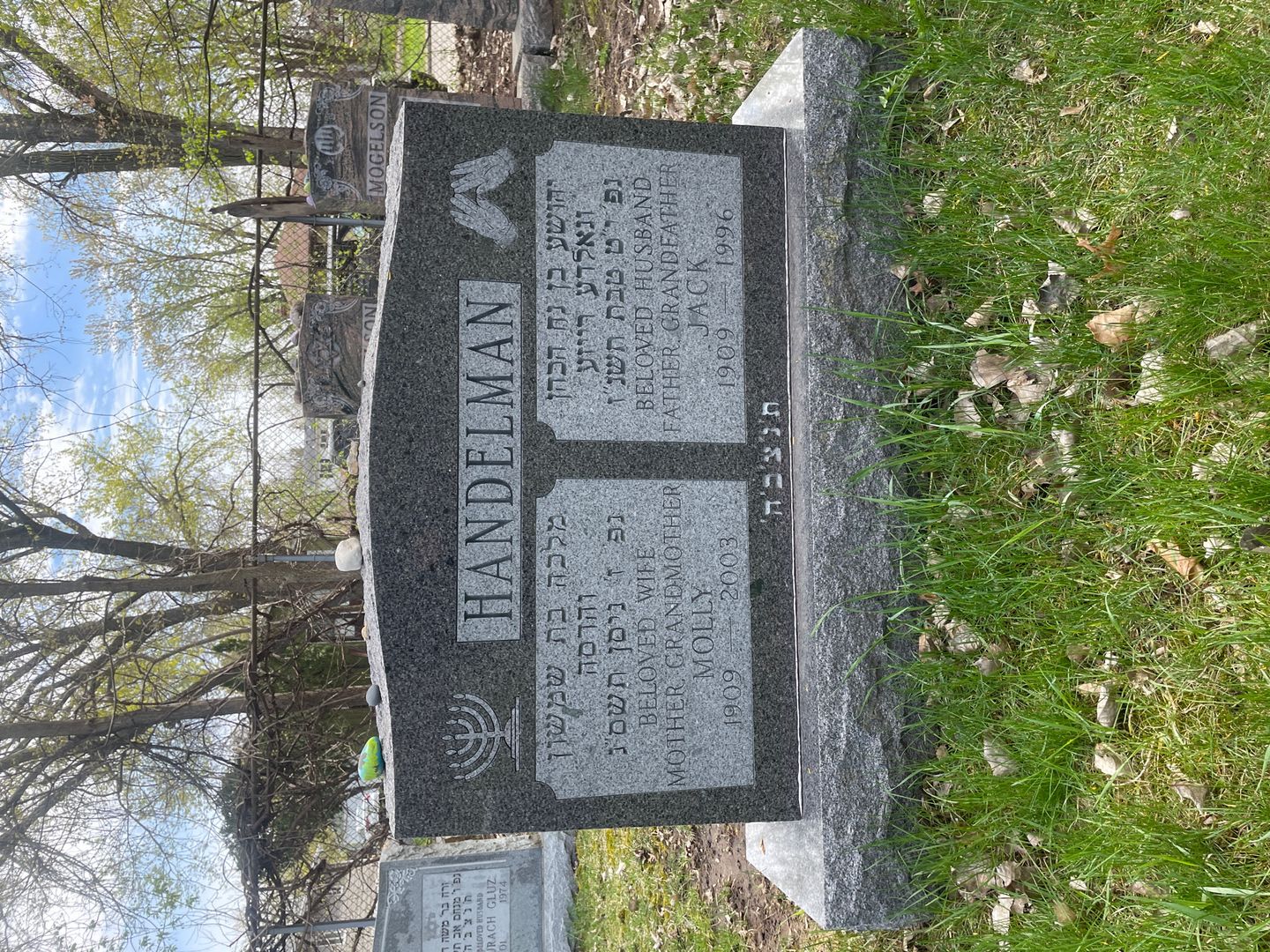 Molly Handelman's grave. Photo 1