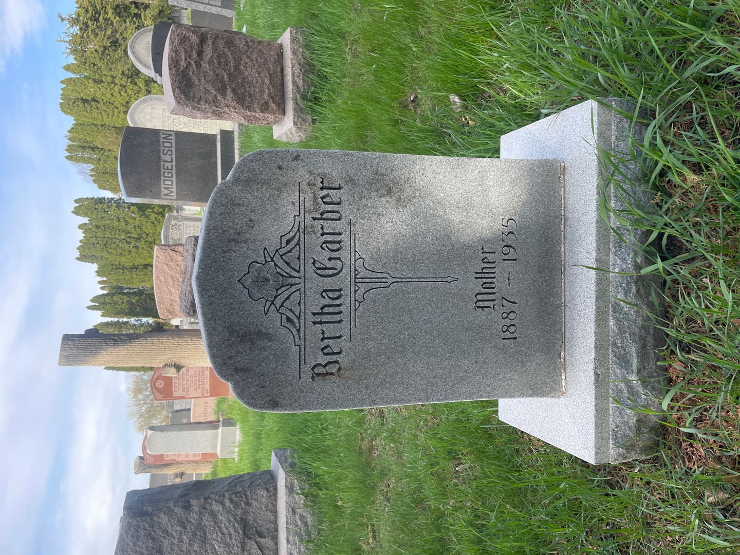 Bertha Garber's grave. Photo 1