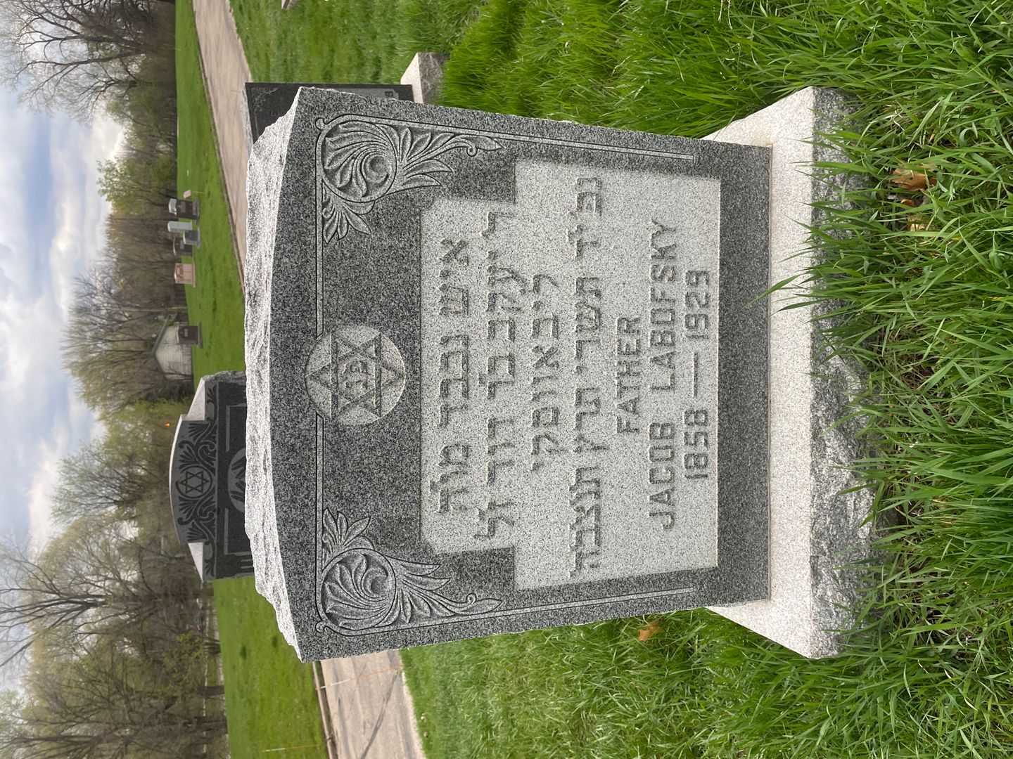 Jacob Labofsky's grave. Photo 1