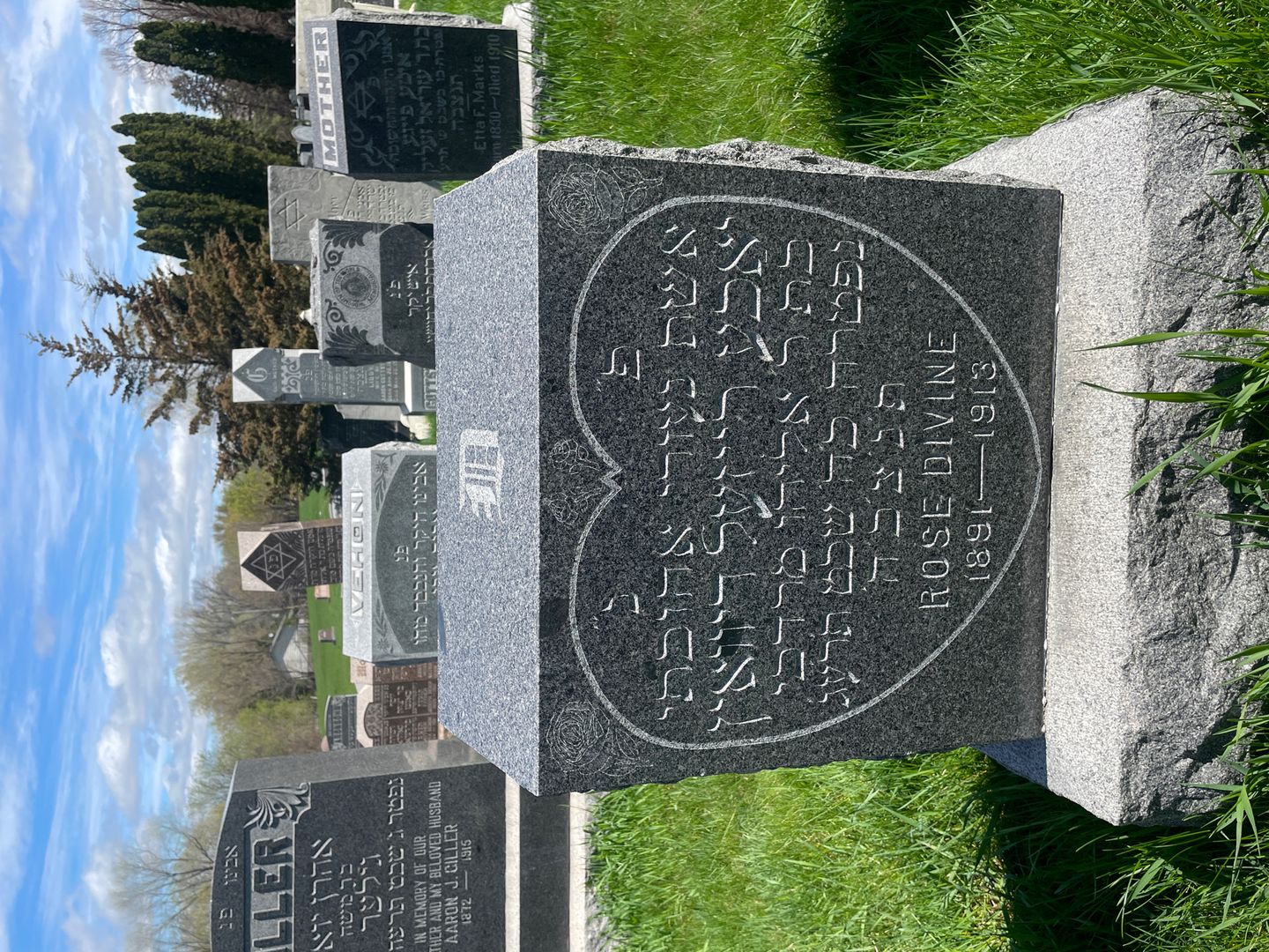 Rose Divine's grave. Photo 1