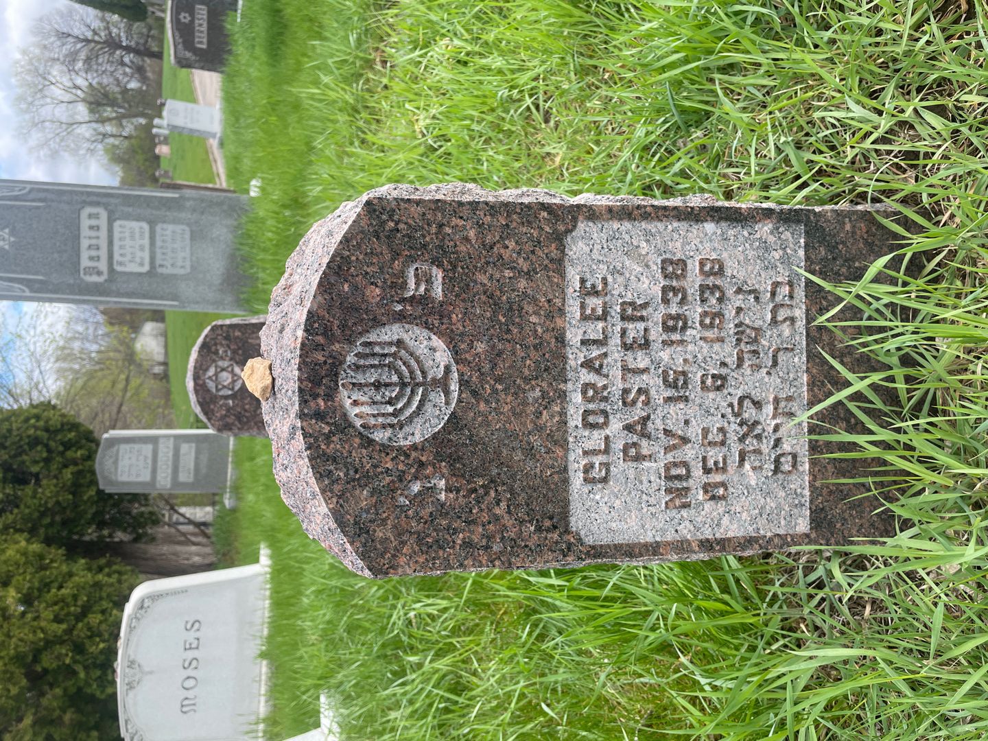 Gloralee Paster's grave. Photo 1
