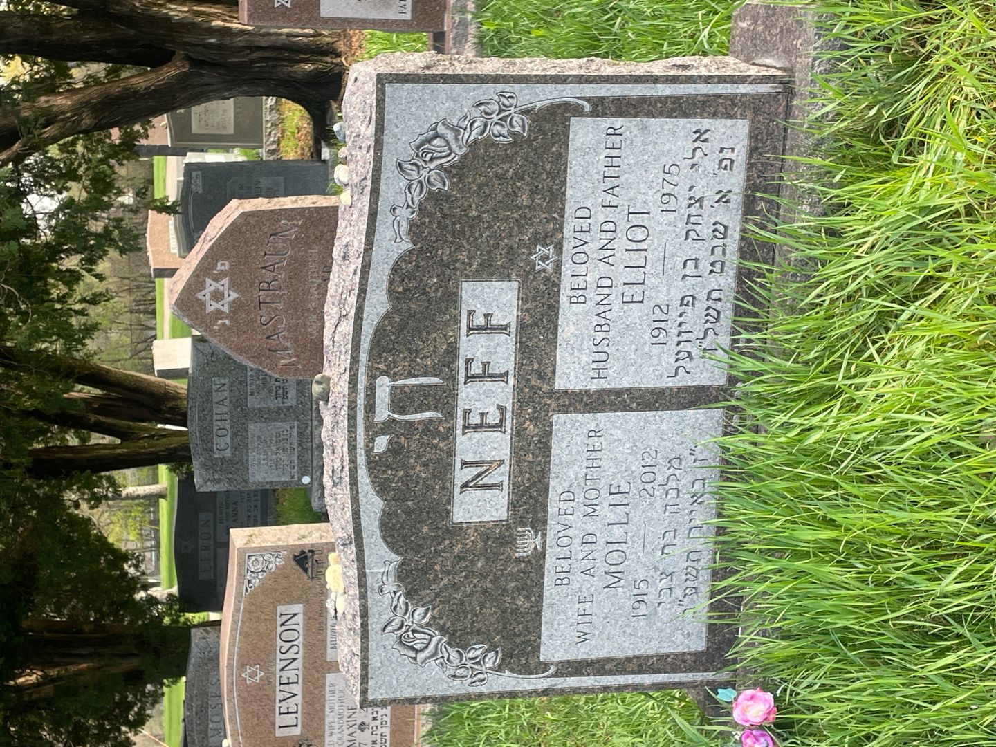 Elliot Neff's grave. Photo 1