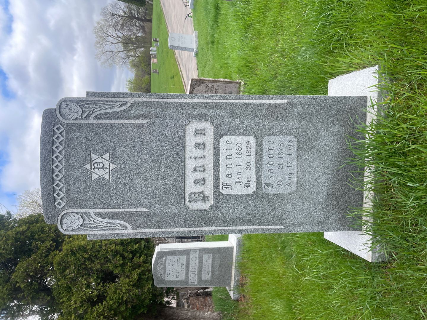 Isadore Fabian's grave. Photo 1