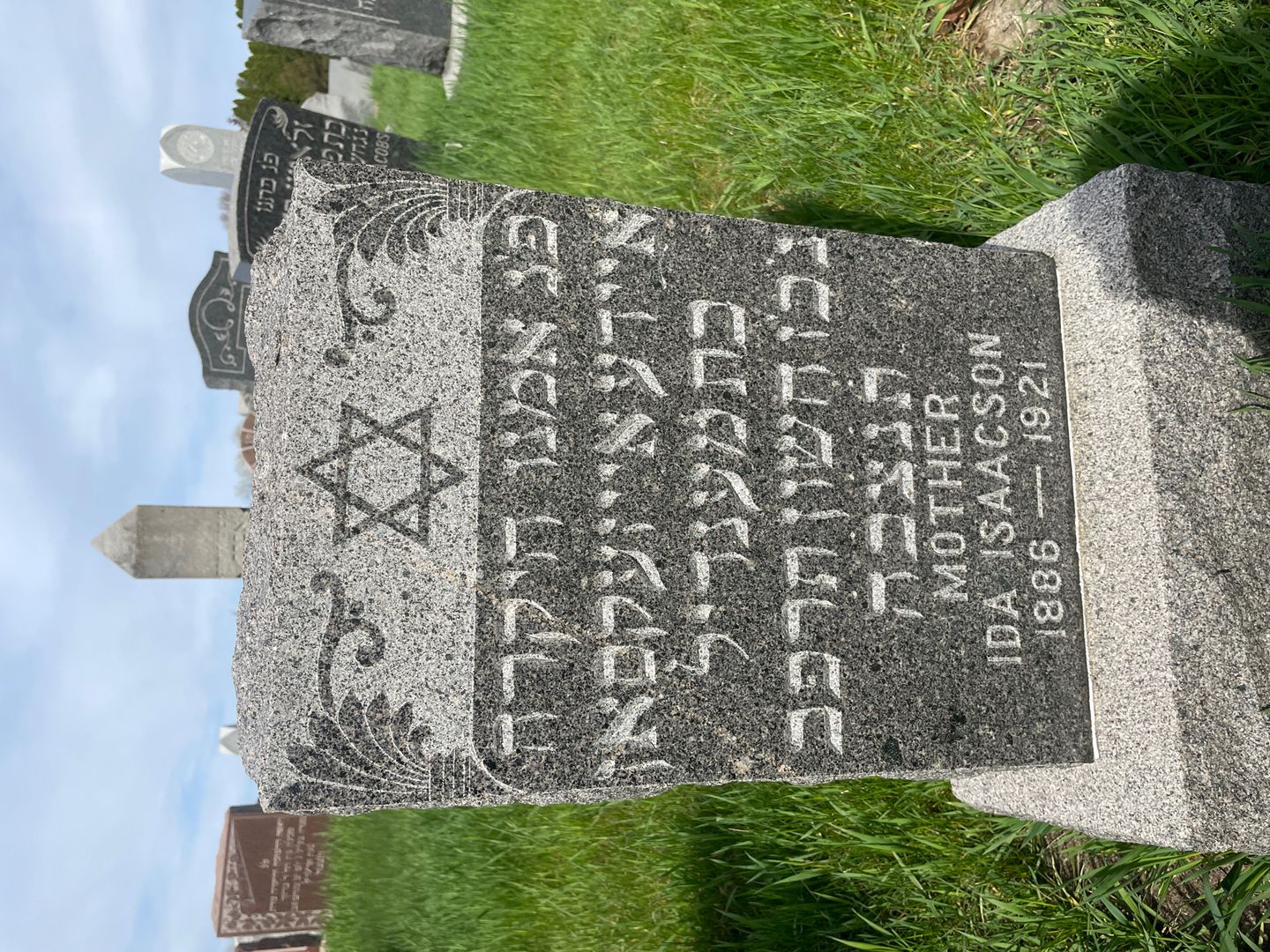 Ida Isaacson's grave. Photo 1