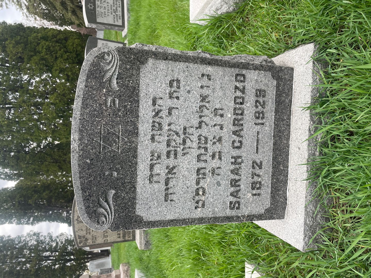Sarah Cardozo's grave. Photo 1