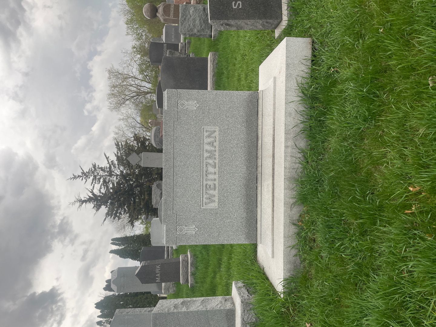 Mollie Weitzman's grave. Photo 1