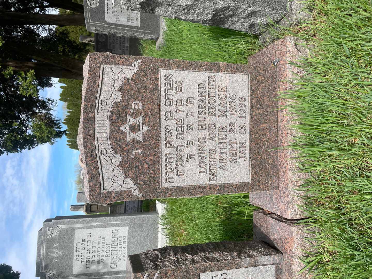 Arthur Mack's grave. Photo 1