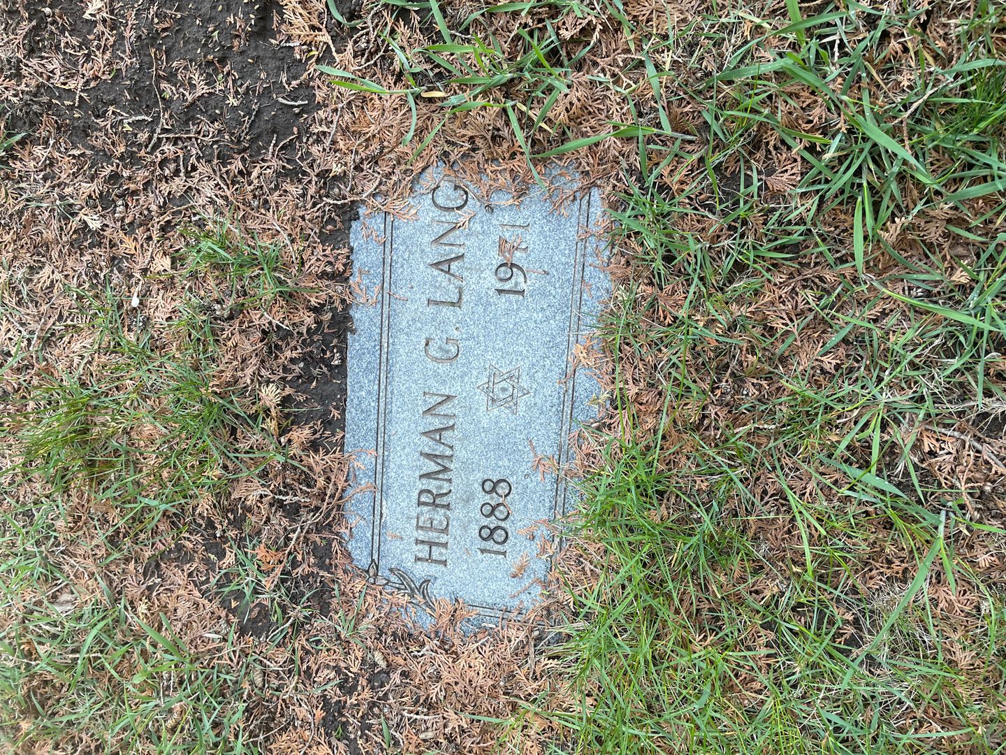 Herman G. Lang's grave. Photo 1