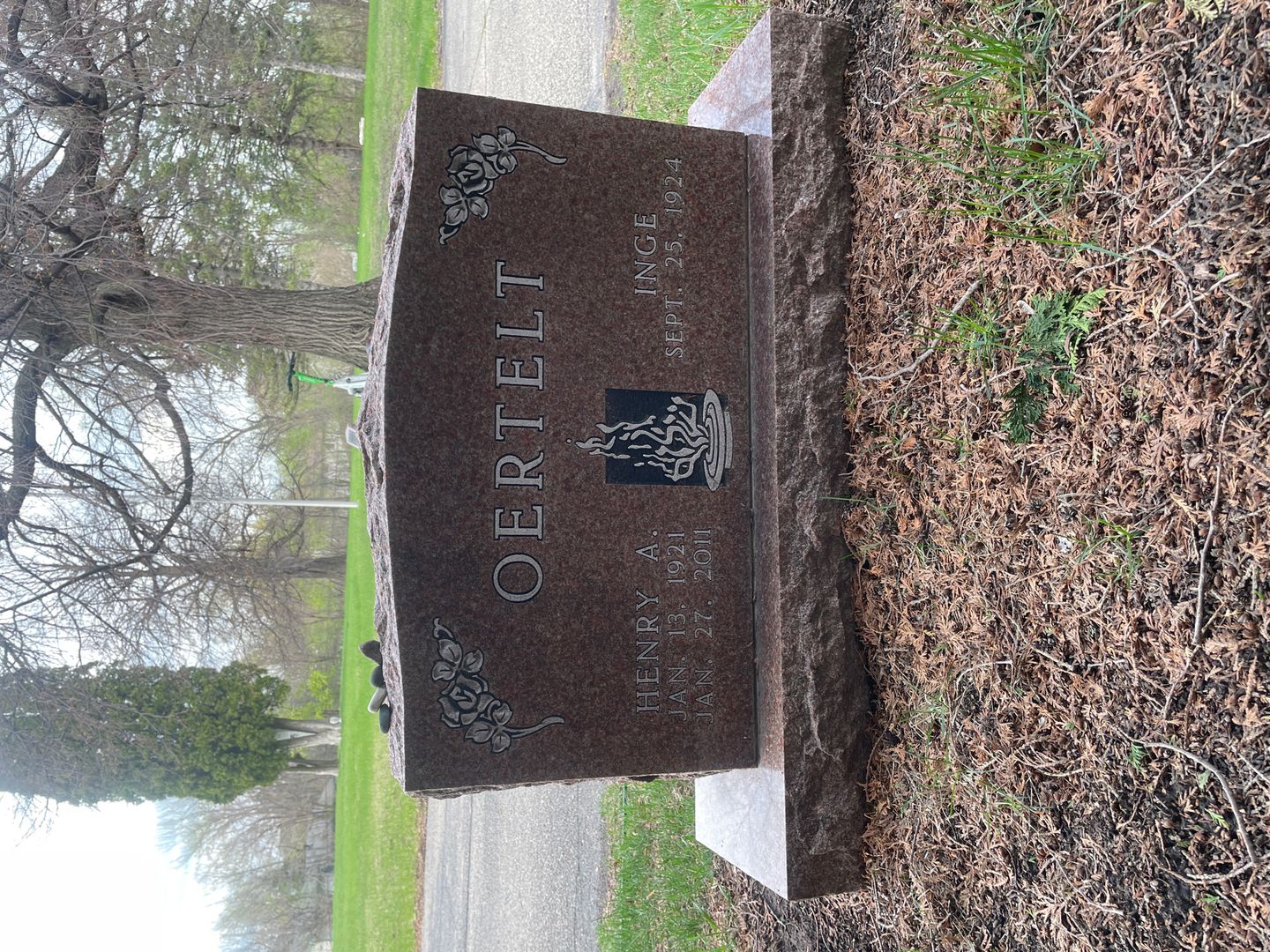 Inge Oertelt's grave. Photo 1