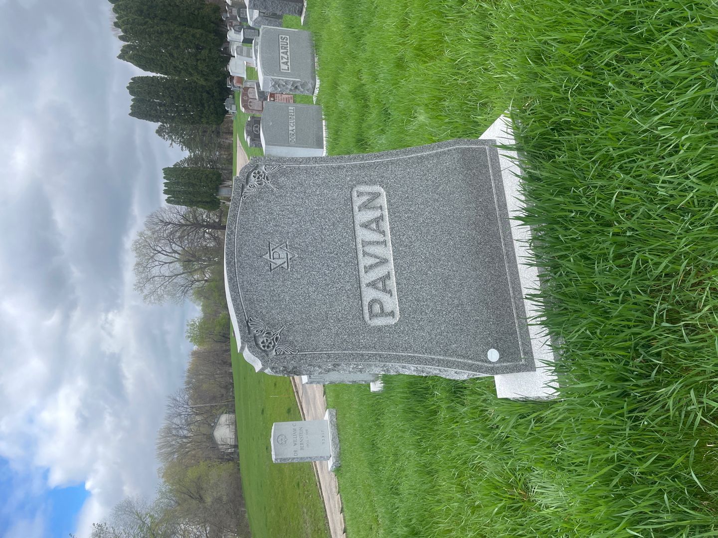 Samuel I. Pavian's grave. Photo 1