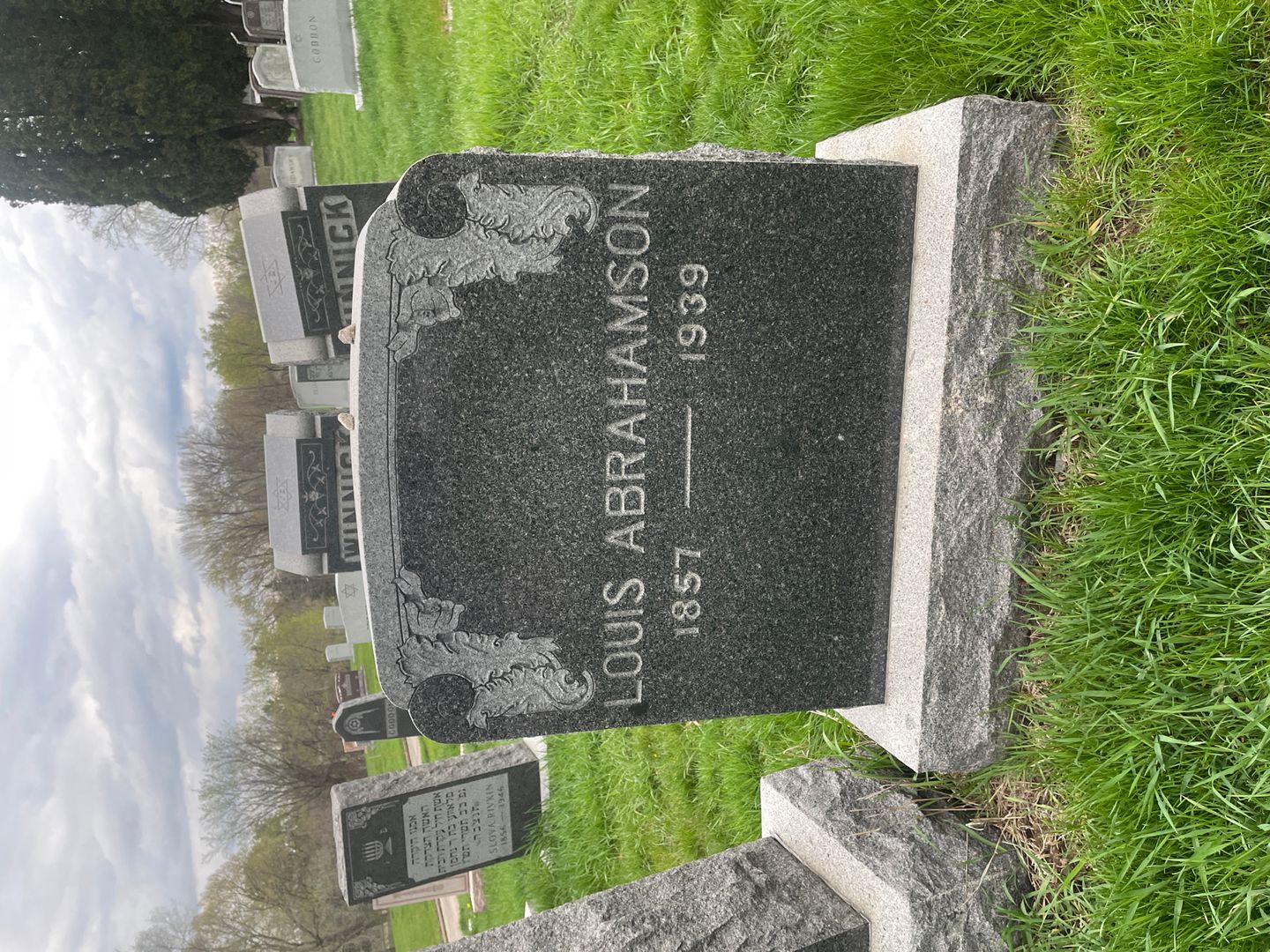 Louis Abrahamson's grave. Photo 1
