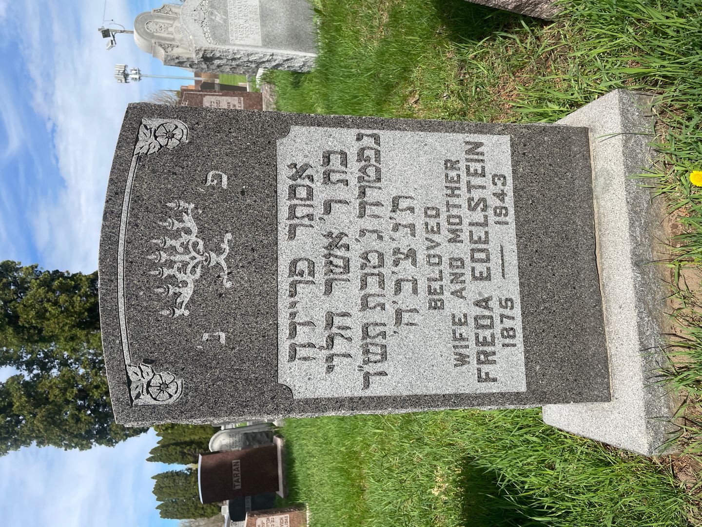 Freda Edelstein's grave. Photo 1
