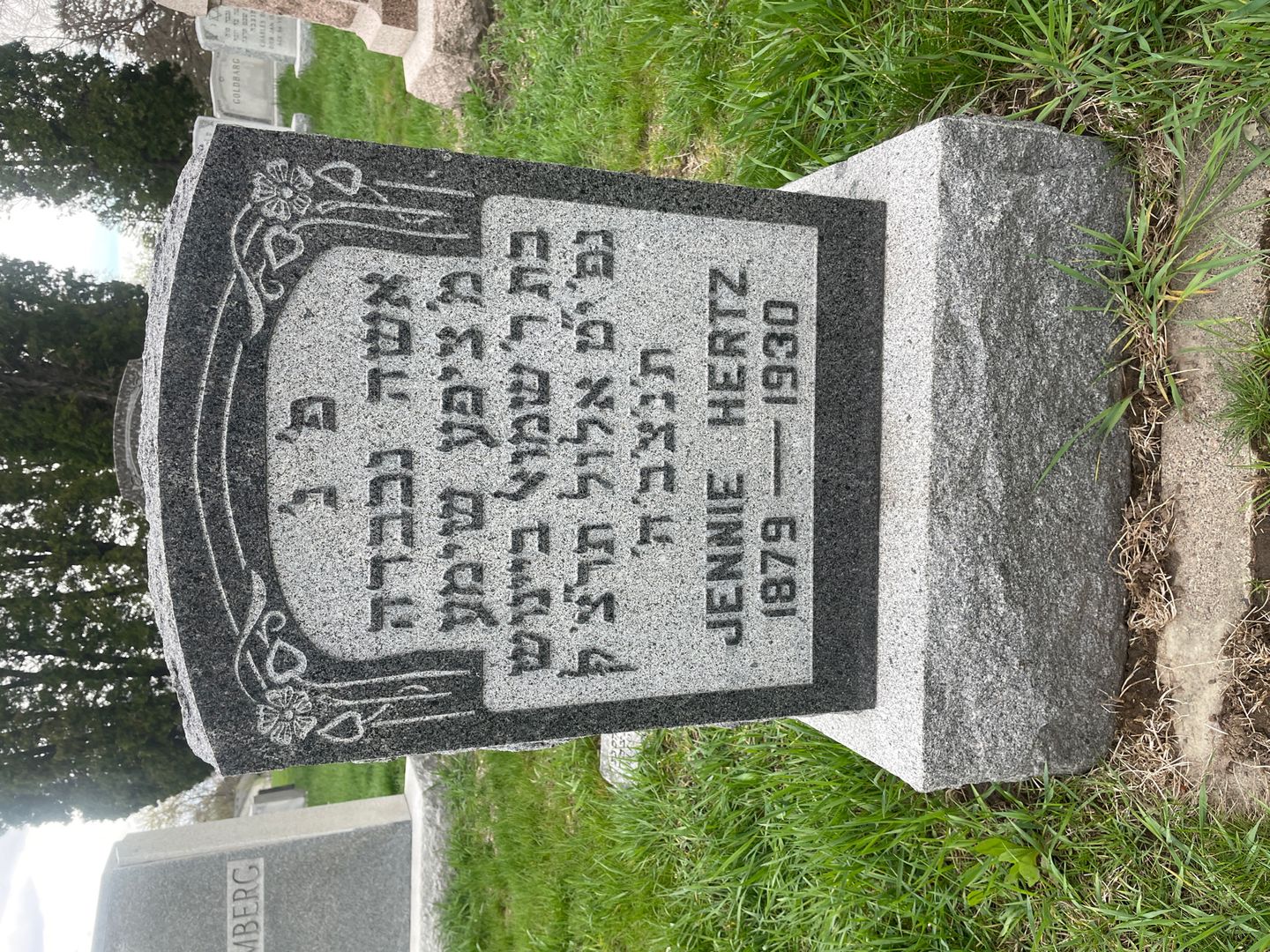 Jennie Hertz's grave. Photo 1