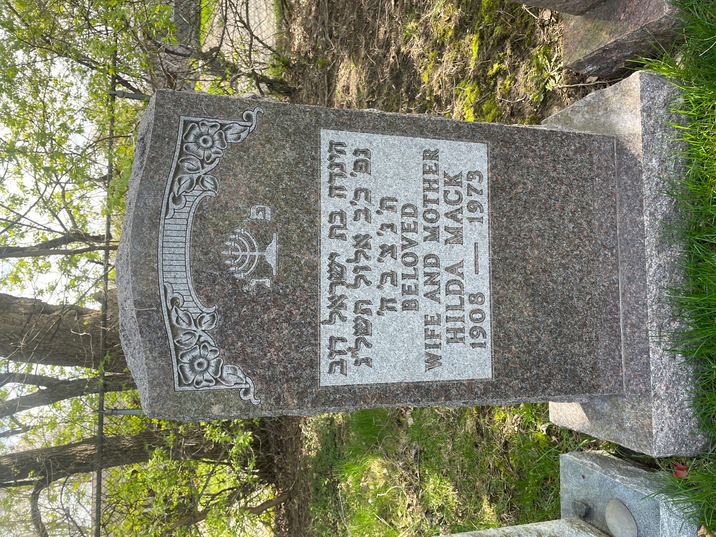 Hilda Mack's grave. Photo 1