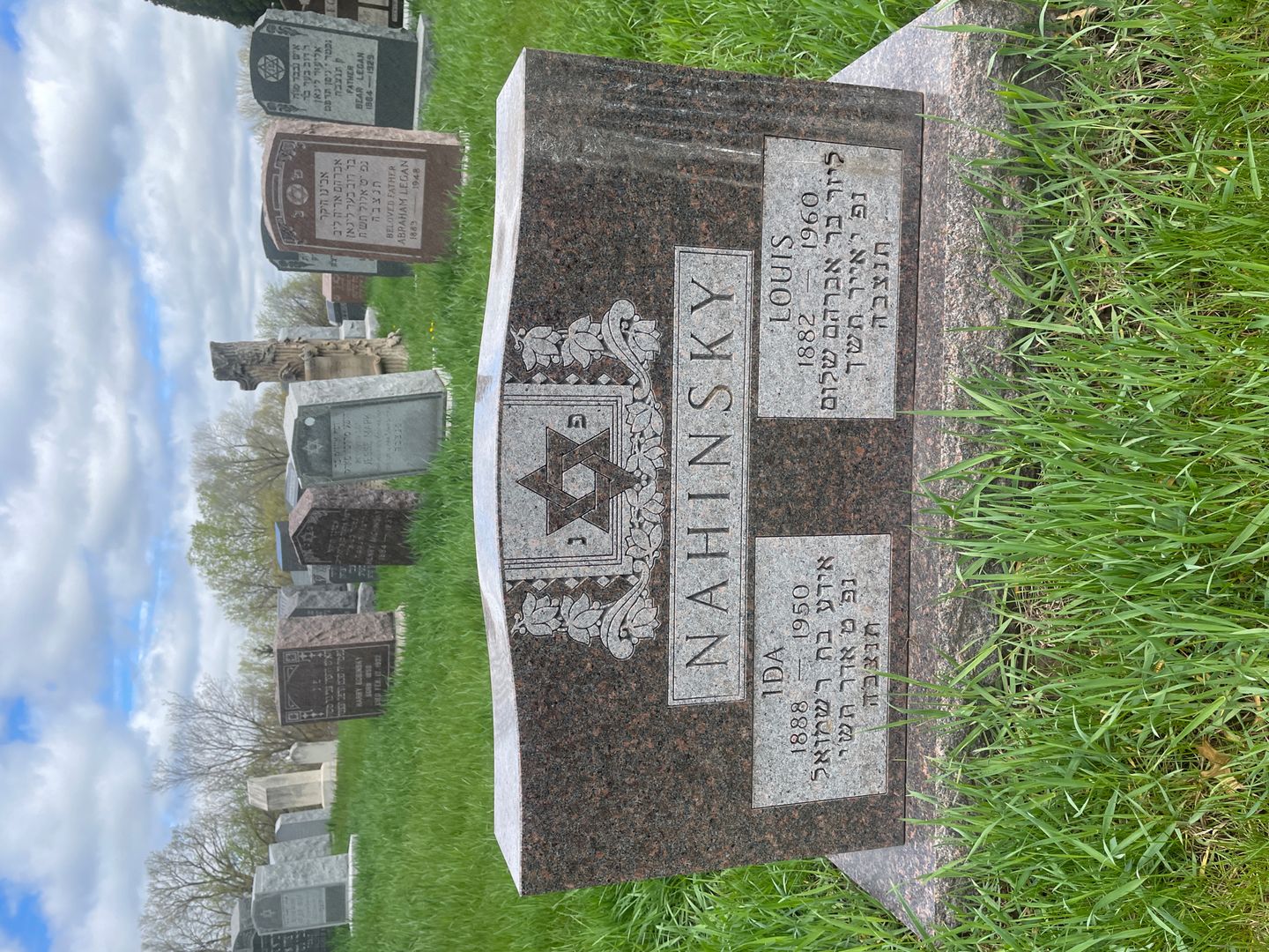 Louis Nahinsky's grave. Photo 1
