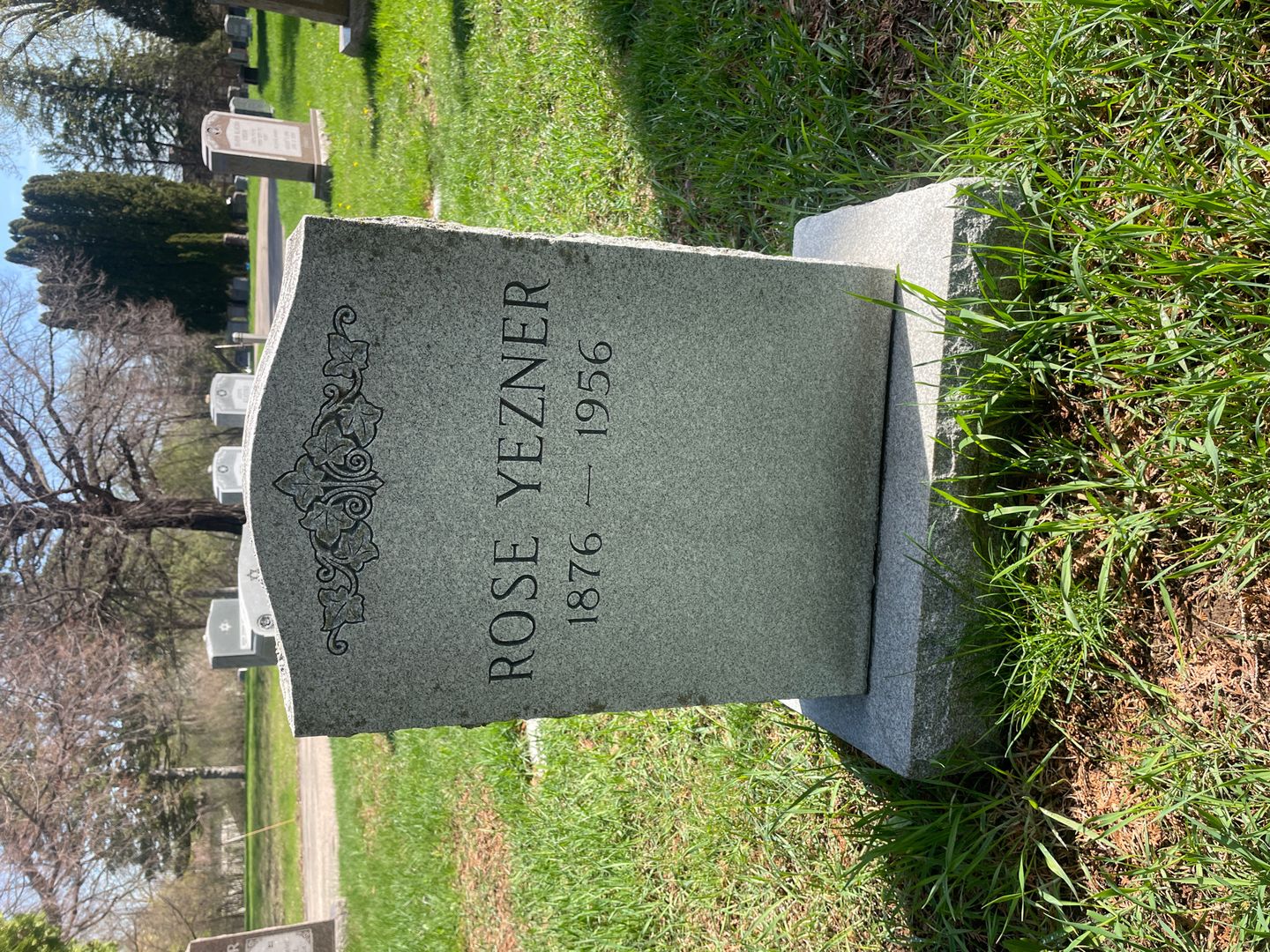 Rose Yezner's grave. Photo 1