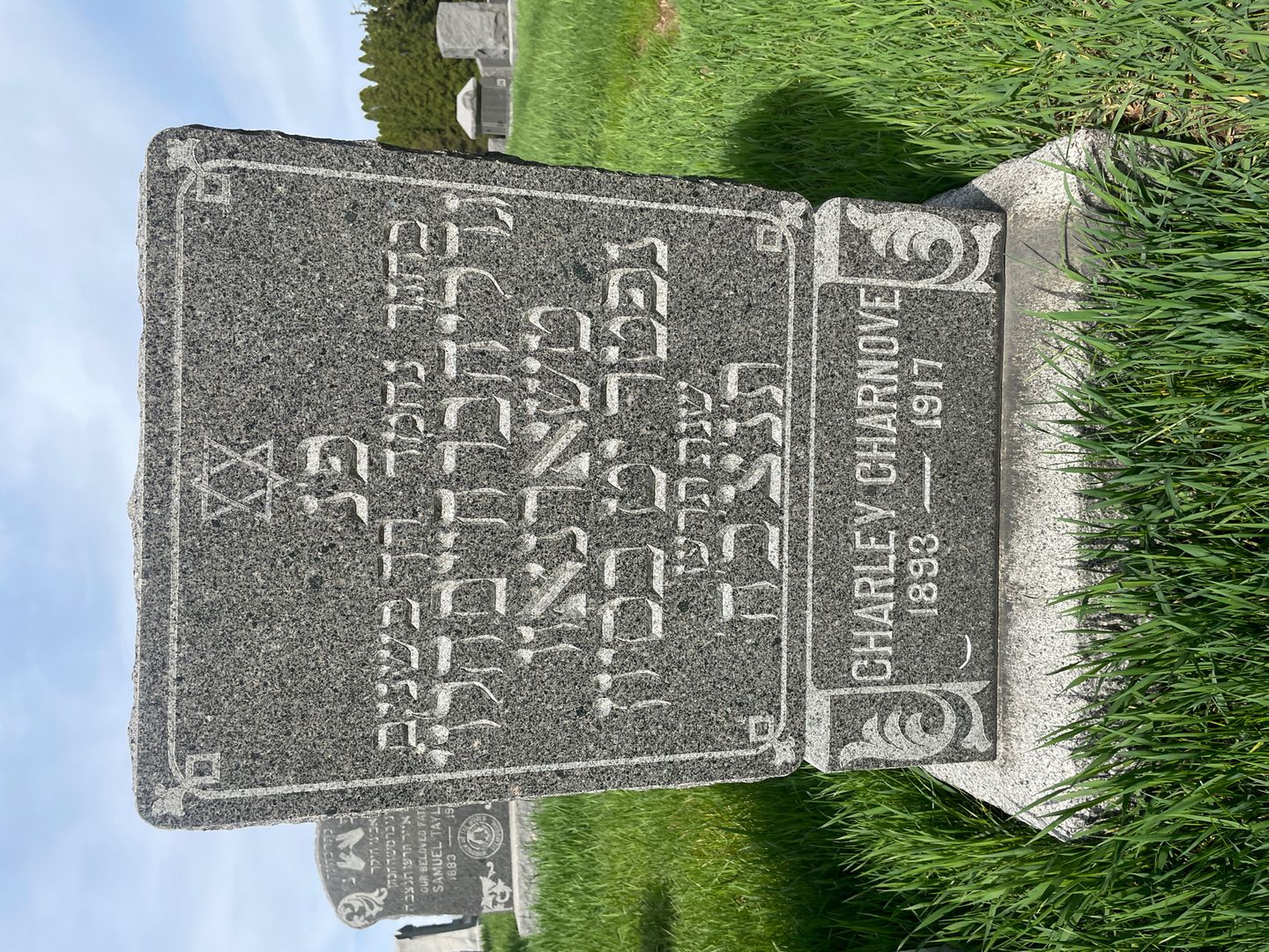 Charley Charnove's grave. Photo 1