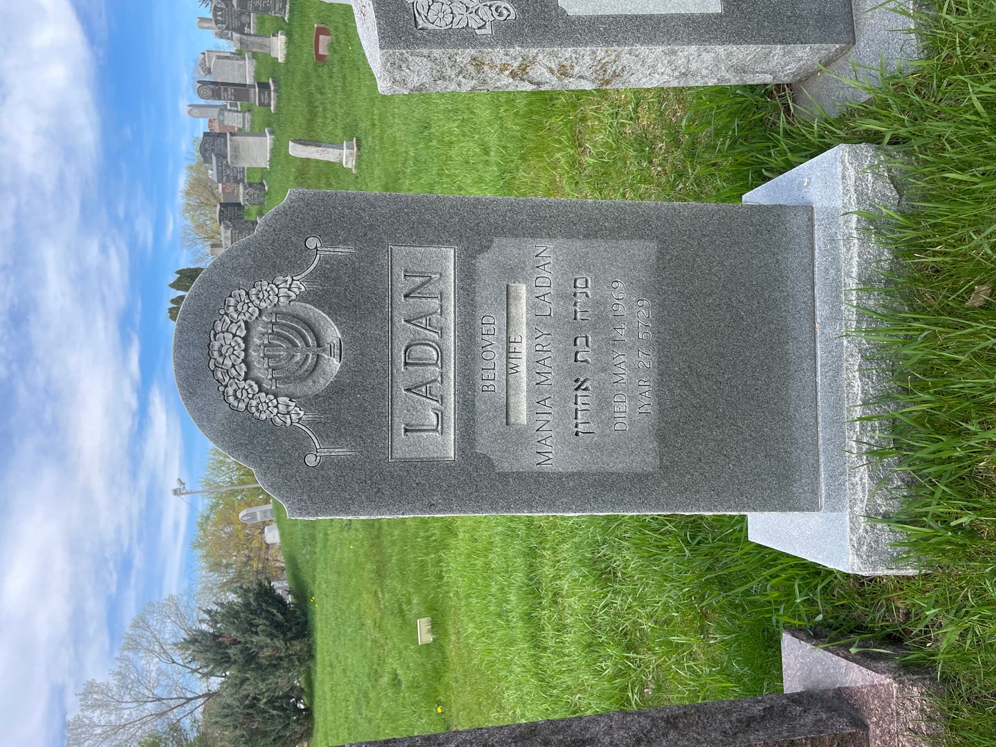 Mania Mary Ladan's grave. Photo 1