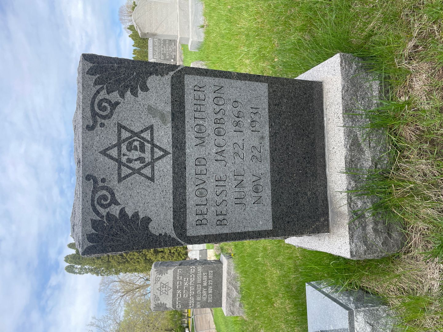 Bessie Jacobson's grave. Photo 1