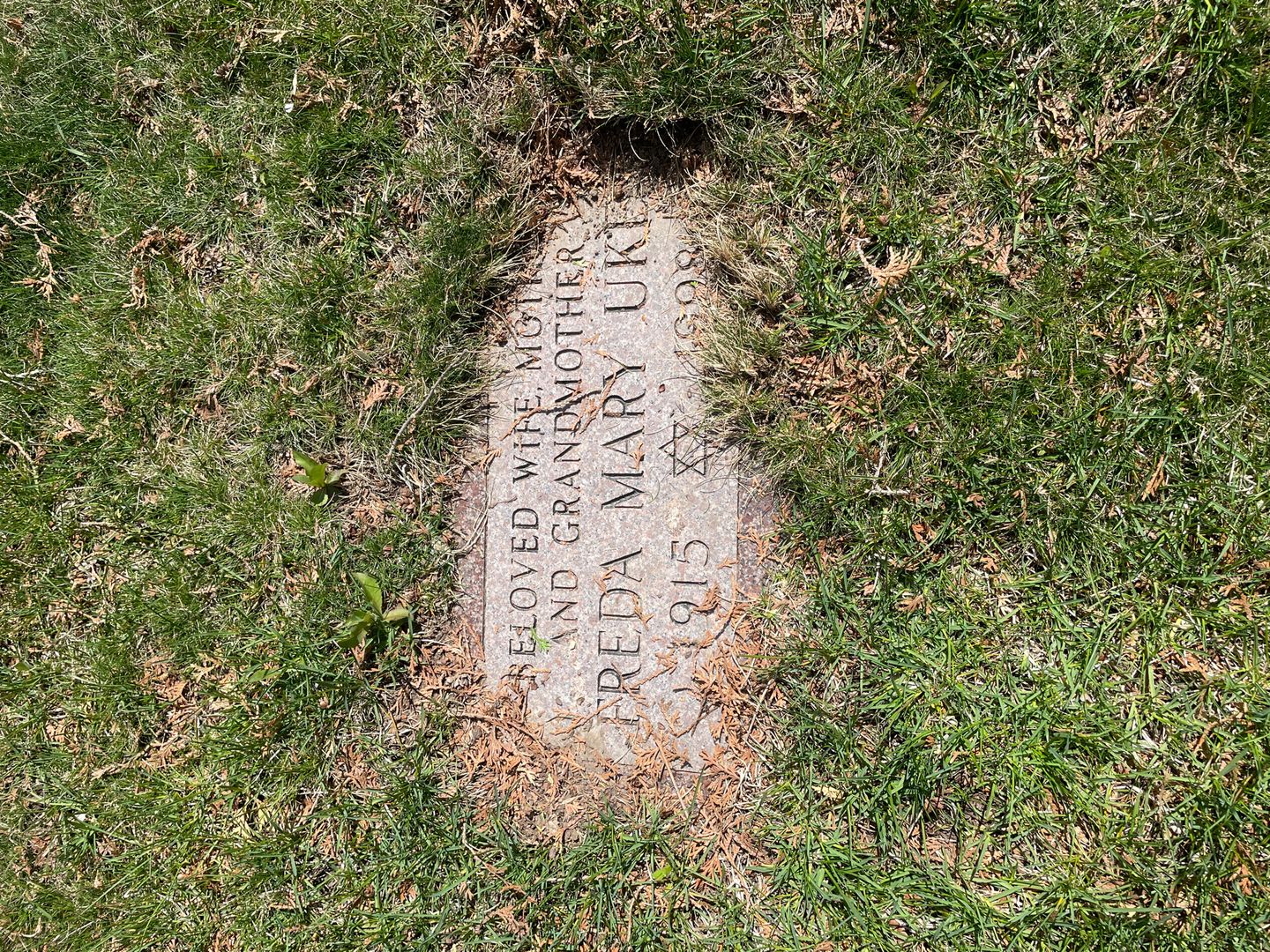 Freda Mary Ukes's grave. Photo 1