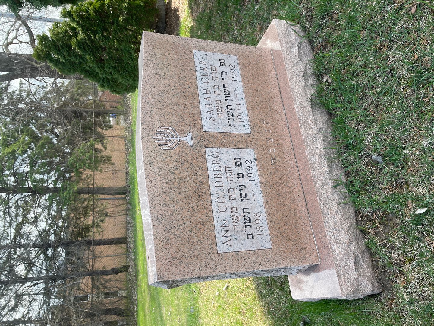Sarah Gerr's grave. Photo 1
